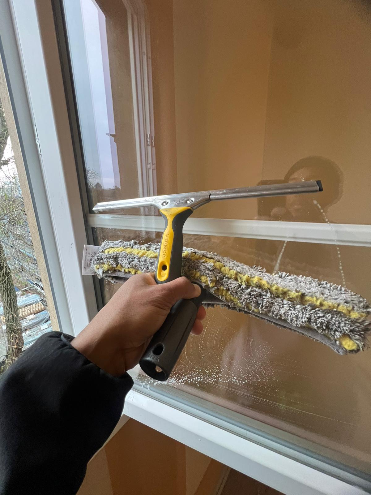 Reinigungs- und Sanierungsprojekt in Hamburg mit vorbereitetem Arbeitsbereich Foto 7