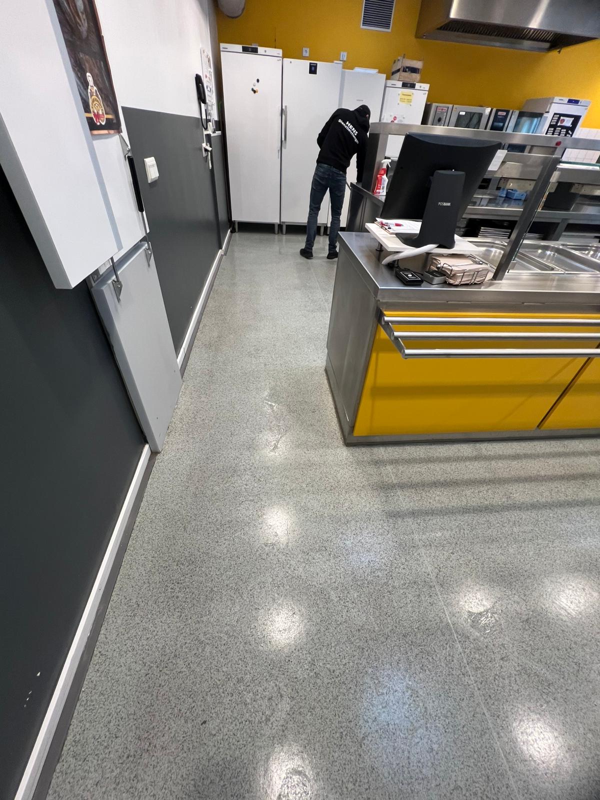 Spezialisierte Reinigung fuer stark beanspruchte Innenbereiche in Hamburg Foto 16