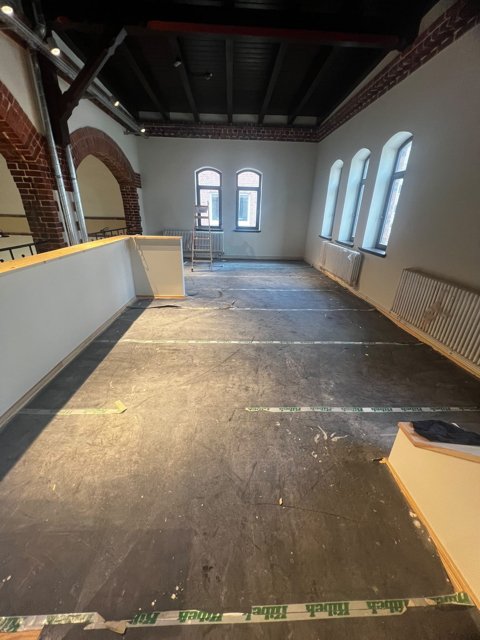 Spezialisierte Reinigung fuer stark beanspruchte Innenbereiche in Hamburg Foto 16